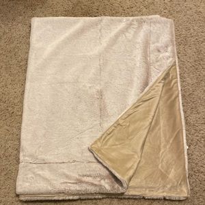 Faux fur blanket, fleece inside